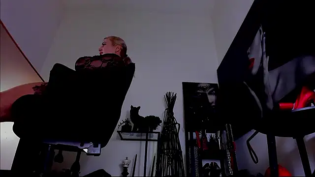 MistressDemi webcam
