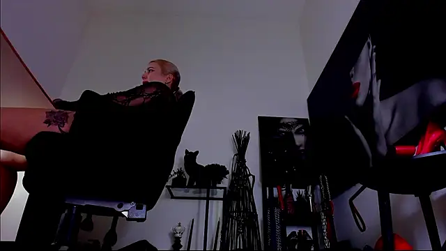 MistressDemi webcam