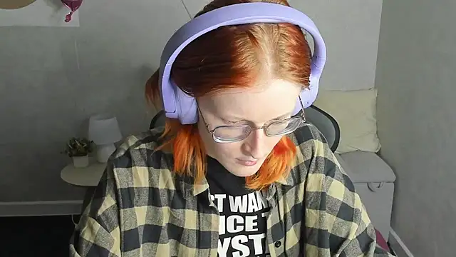 ElizabethHarpper webcam