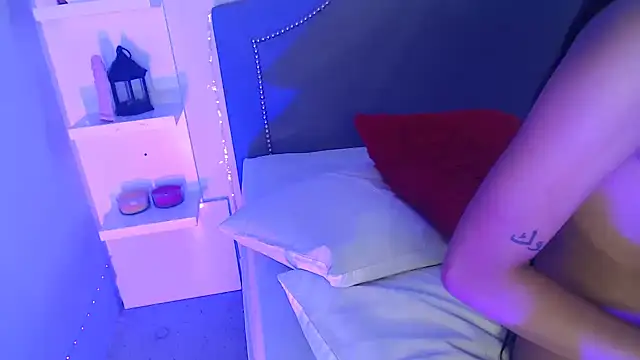 pocahontamoon webcam