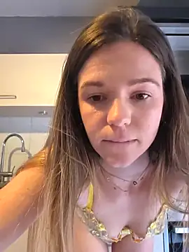 lucie_mehott from StripChat is Freechat