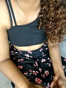 Webcam Model (Tamilpallavi) is live