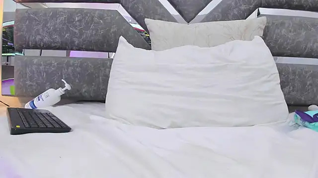 Katey_Curvy01_ webcam