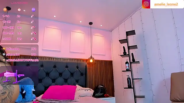 AMELIELEONE webcam