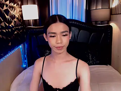 ItsurGirlMiana webcam