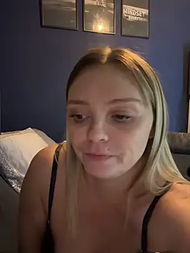 Webcam Model (Sky25x)  is live.Free join now!