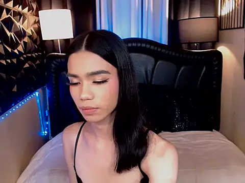 ItsurGirlMiana webcam