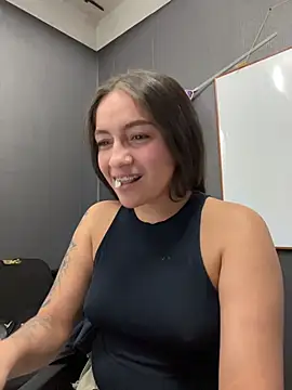 Alyha_Cortes webcam