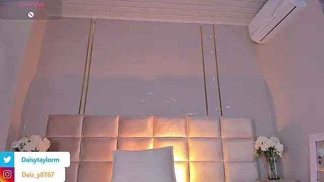 DaisyTaylor__ webcam
