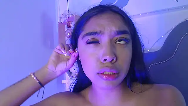 pocahontamoon webcam