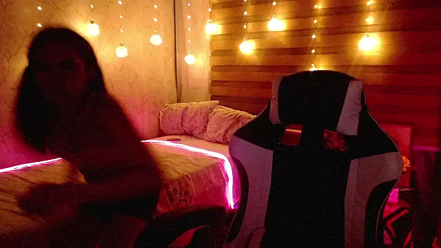 SweetSurrender_ webcam