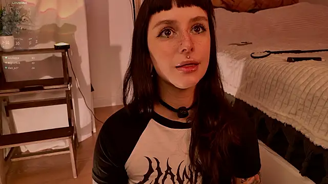 MichaellaMoon webcam