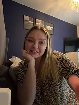 Webcam Model (Sky25x)  is live.Free join now!