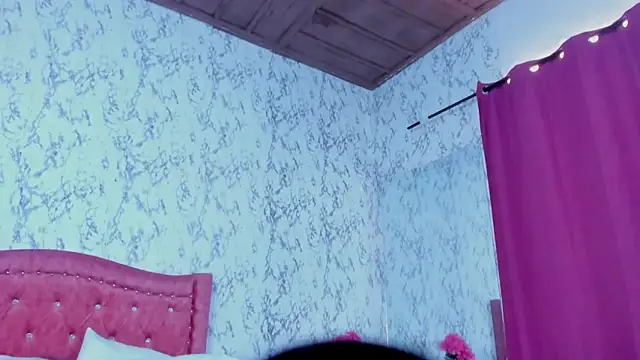 Mia_Malkovaa_ webcam