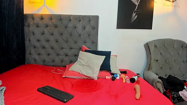 nahiroby_ebony webcam