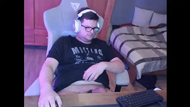 Whyteshadow4235 webcam