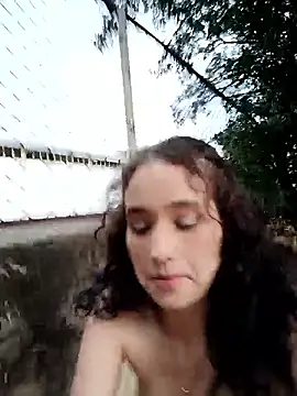 sweet_outdoor_charm webcam