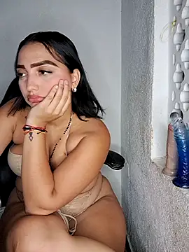 Webcam Model (Mia_em)  is live.Free join now!