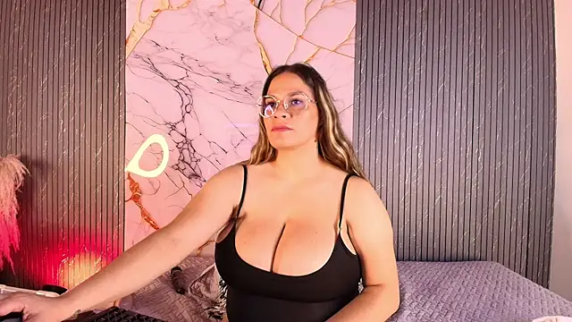 big_tits_in_your_face webcam