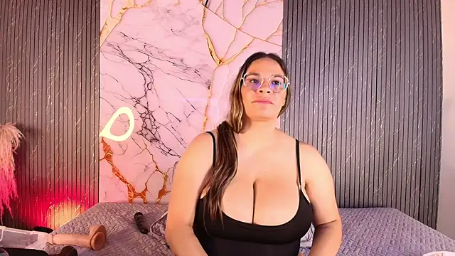 big_tits_in_your_face webcam