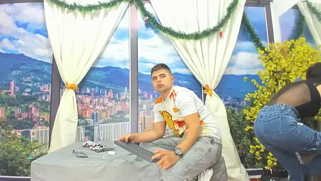 SabrinaAndEddy webcam