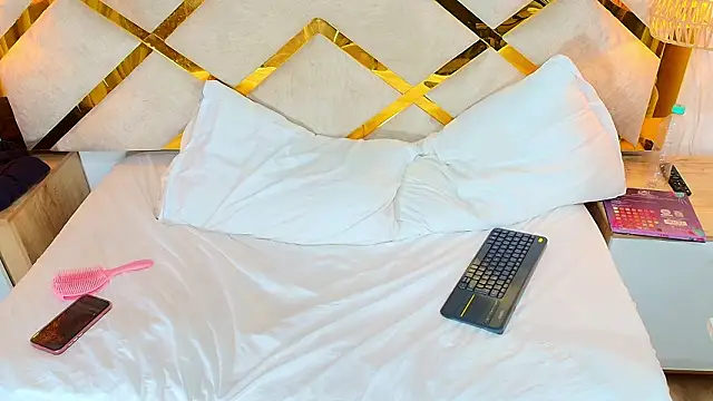 Madeline_Foxxxy webcam