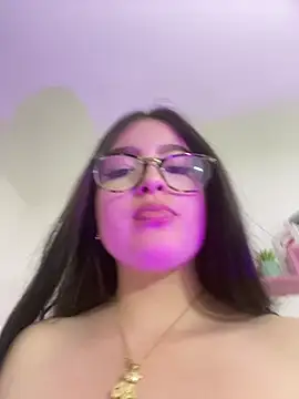 Webcam Model (Scarlett_EF) is live