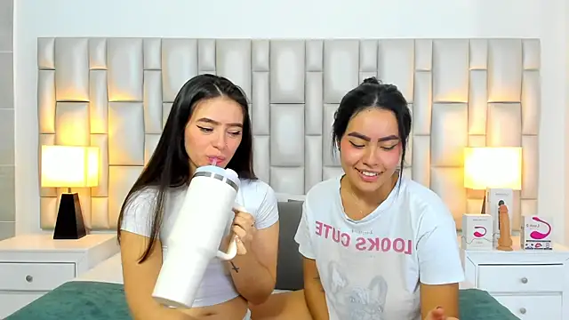 paola_katy_dicks webcam