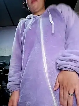 Erza_escarleth webcam