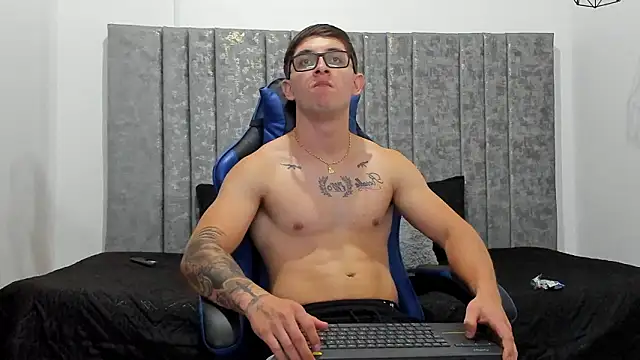 Calvin_Hunter webcam