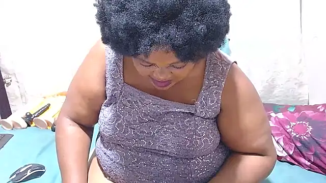 MatureBootyBabe4Uxx webcam