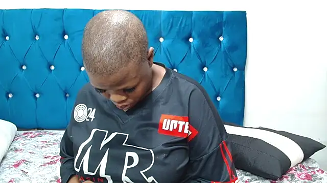 SexyDarkLadyXxx webcam