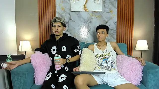 YOUNG_BOYS_HELL webcam