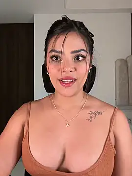 Webcam Model (Sara-Evans)  is live.Free join now!