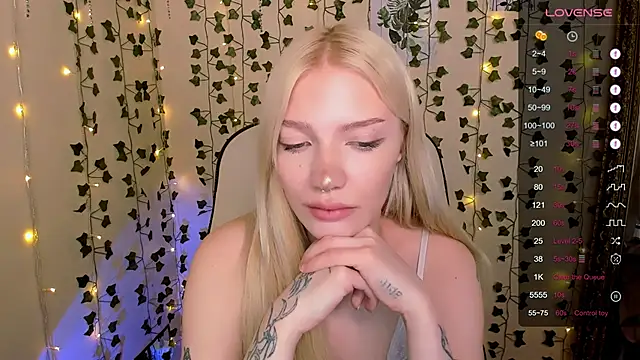AnyaTaylor_ webcam