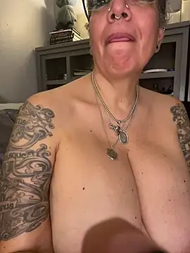 dieseldame1313 webcam