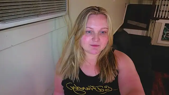 PhatAssBlond webcam