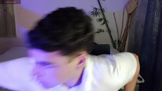 eithan_jonnes webcam