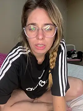 Webcam Model (soyanahii)  is live.Free join now!