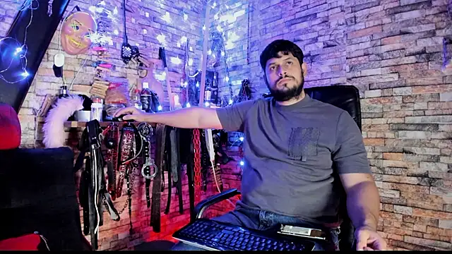 Liltildeman_moon webcam