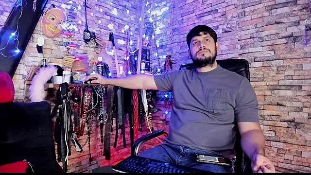 Liltildeman_moon webcam