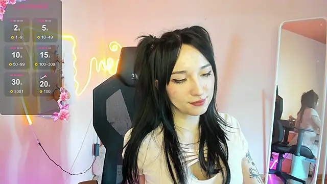 AliceeinWonderlanddd webcam