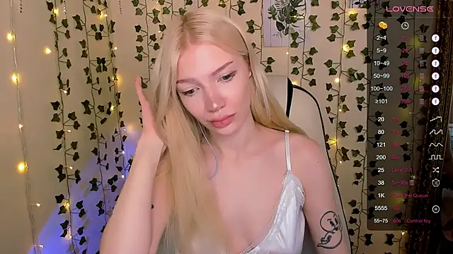 AnyaTaylor_ webcam