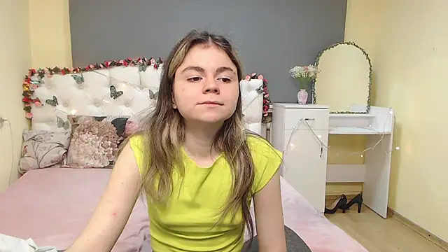 tinaredly - TinaRedly's free webcam - UK Sex Cams