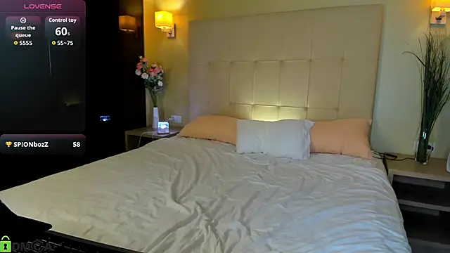 Valerie_Woods webcam