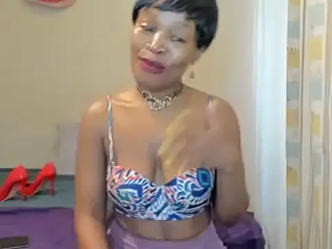 AfricanSquirtingQueen webcam
