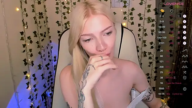 AnyaTaylor_ webcam