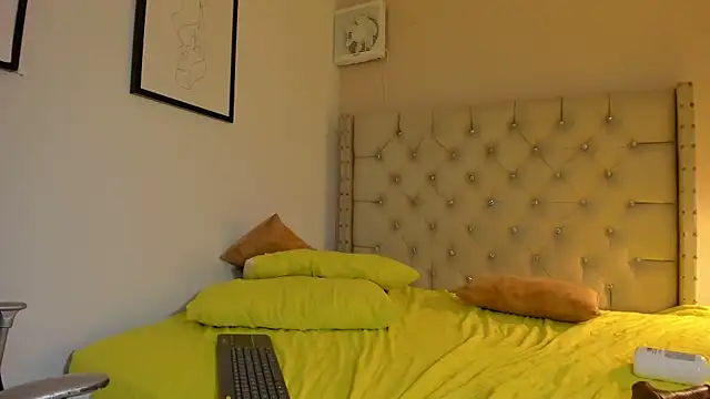 vanesasexyhot21 webcam