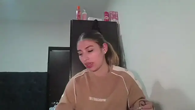 AliceTeenager___ webcam