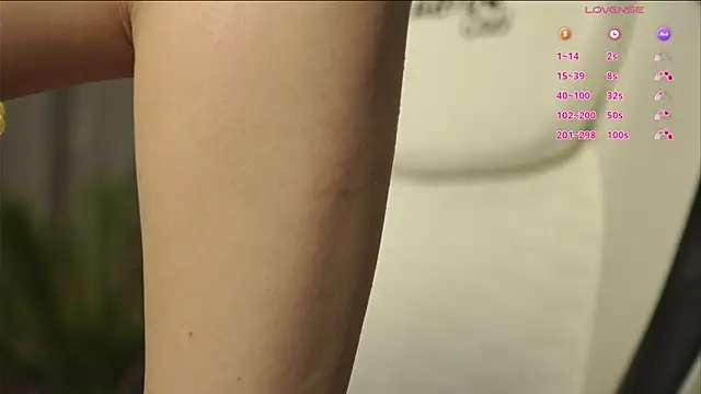 megany (F young) - Fingering pussy show ;)